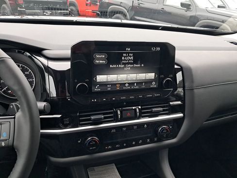 New 2025 Nissan Pathfinder SL w/ SL Premium Package image 18