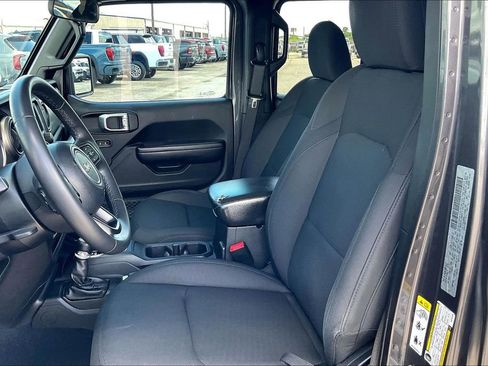 Used 2018 Jeep Wrangler Unlimited Sport S AWD/4WD image 18
