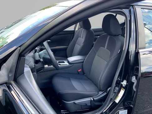 Used 2023 Nissan Sentra SV FWD image 13