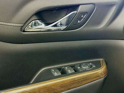 Used 2023 GMC Acadia SLE w/ Driver Convenience Package image 20