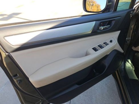 Used 2019 Subaru Outback 2.5i Premium image 12