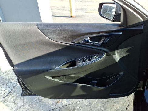 Used 2017 Chevrolet Malibu LT FWD image 13