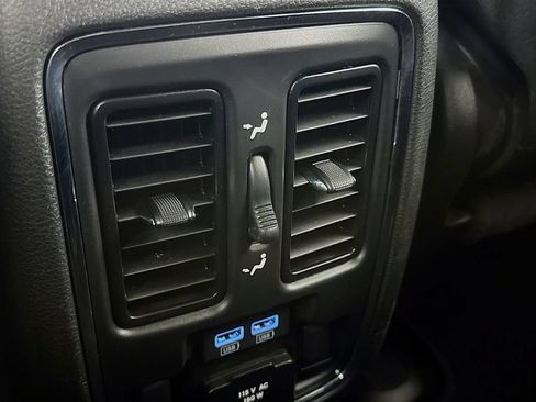 Used 2020 Jeep Grand Cherokee Limited AWD/4WD image 32