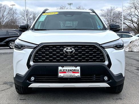 Used 2025 Toyota Corolla Cross XLE w/ Convenience Package image 3