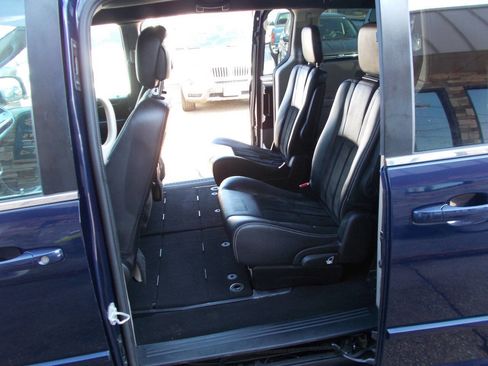 Used 2017 Dodge Grand Caravan SXT image 14