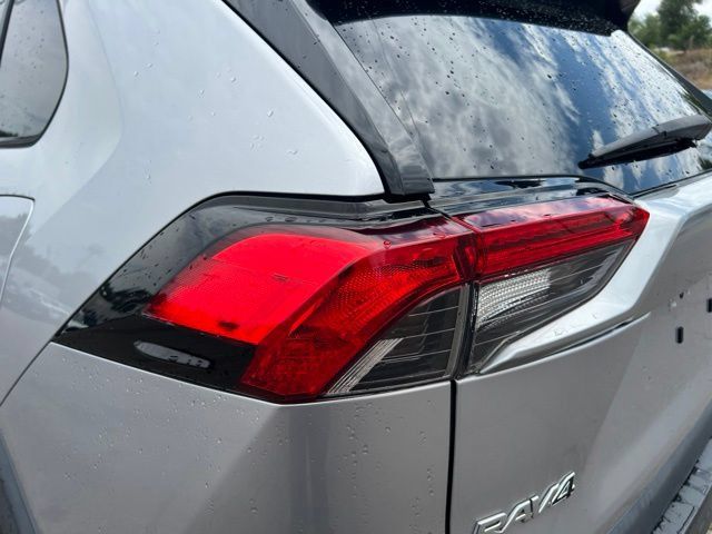 Used 2022 Toyota RAV4 XLE w/ Convenience Package AWD/4WD image 11