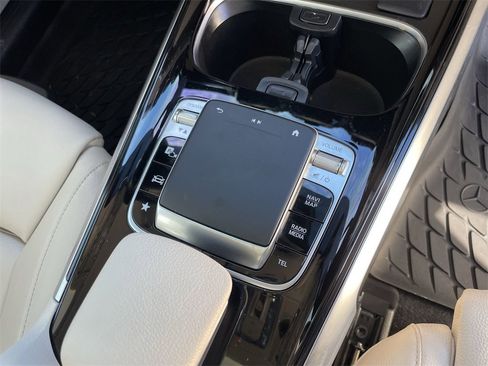 Used 2020 Mercedes-Benz GLB 250 4MATIC image 28