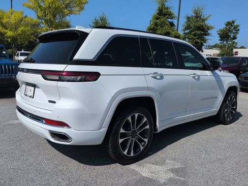 Used 2022 Jeep Grand Cherokee Overland AWD/4WD image 4