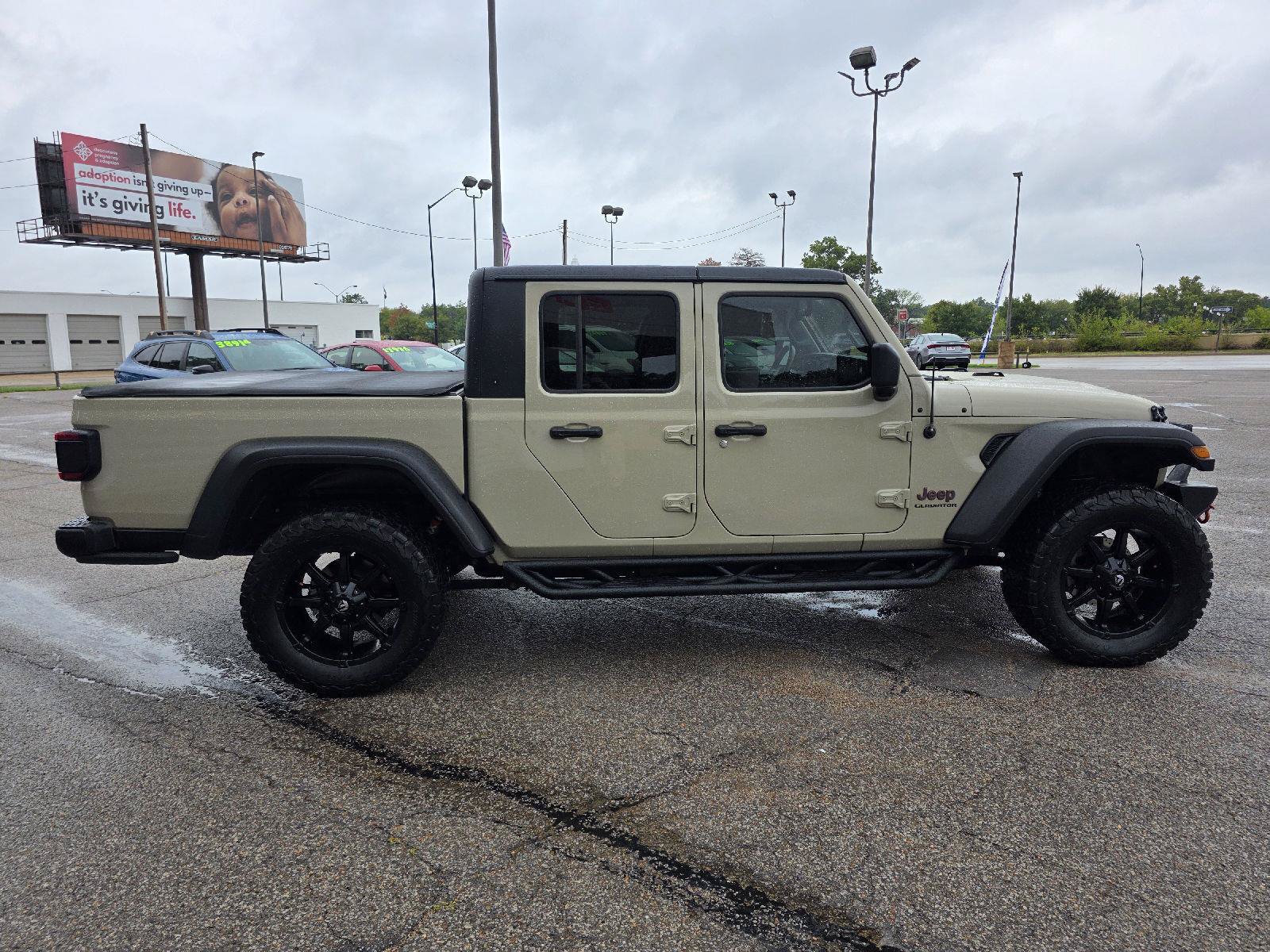 Used 2020 Jeep Gladiator Overland w/ Popular Equipment Package AWD/4WD image 4