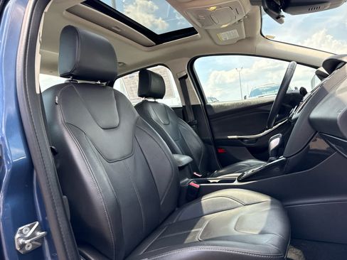 Used 2018 Ford Focus Titanium w/ Titanium Technology Package FWD image 25