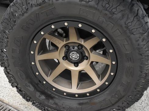 Used 2017 Jeep Wrangler Unlimited Rubicon w/ Cold Weather Group image 14