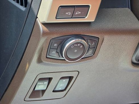 Used 2019 Ford F150 King Ranch w/ Equipment Group 601A Luxury AWD/4WD image 8
