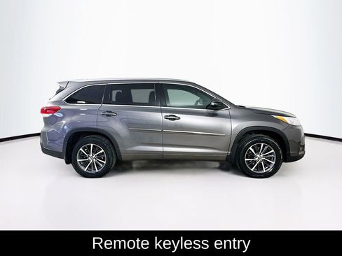 Used 2018 Toyota Highlander XLE AWD/4WD image 8