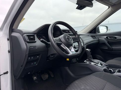 Used 2020 Nissan Rogue S image 11