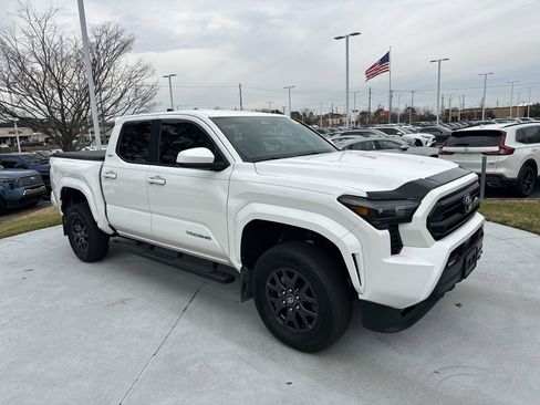 Certified 2024 Toyota Tacoma SR5 image 2