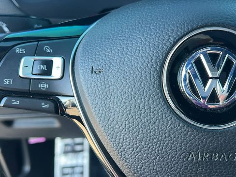 Used 2020 Volkswagen Tiguan SE R-Line image 19