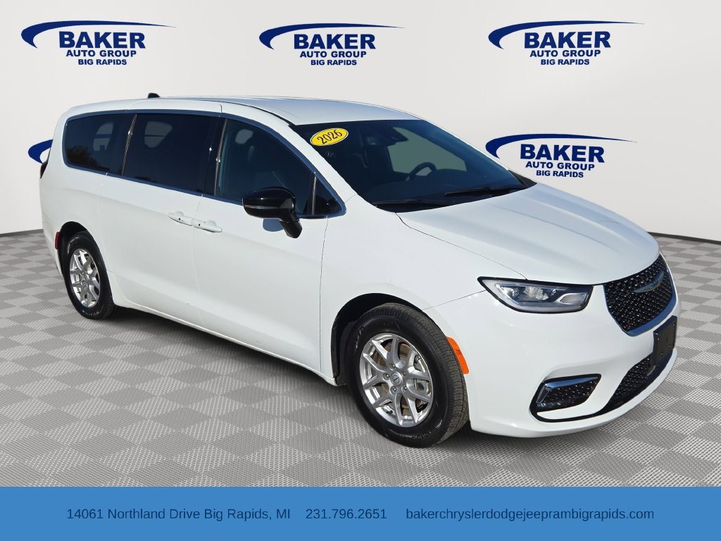 Used 2026 Chrysler Pacifica Select FWD image 1