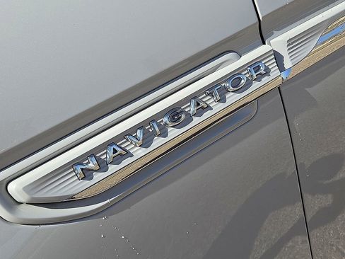 Used 2024 Lincoln Navigator L Reserve AWD/4WD image 12