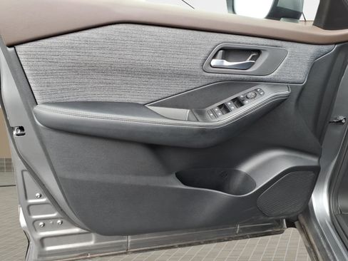 Used 2023 Nissan Rogue SV image 18