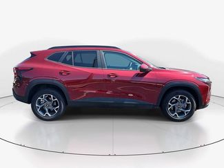 Used 2025 Chevrolet Trax LT w/ LT Convenience Package FWD video 2