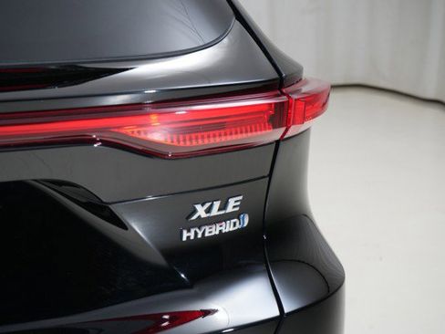 Used 2021 Toyota Venza XLE image 22