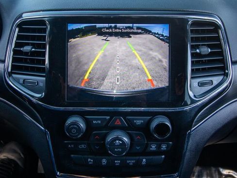 Used 2022 Jeep Grand Cherokee Limited image 23