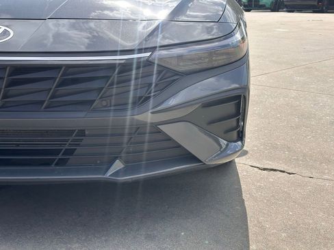 Used 2025 Hyundai Elantra Sport image 4