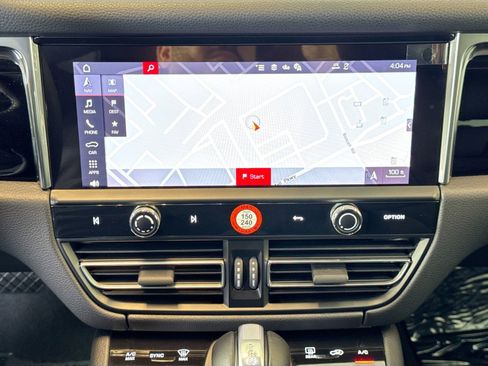 Certified 2025 Porsche Macan image 15