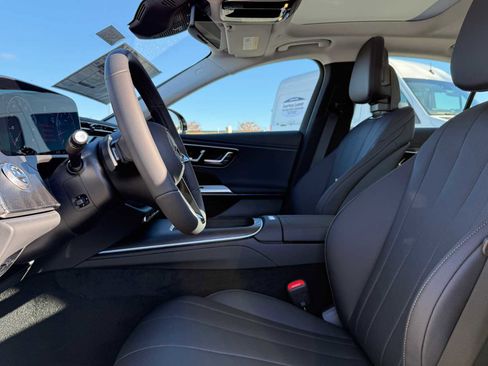 Used 2025 Mercedes-Benz E 350 4MATIC Sedan image 10