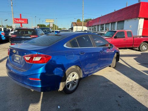 Used 2017 Chevrolet Cruze LT w/ Convenience Package image 3