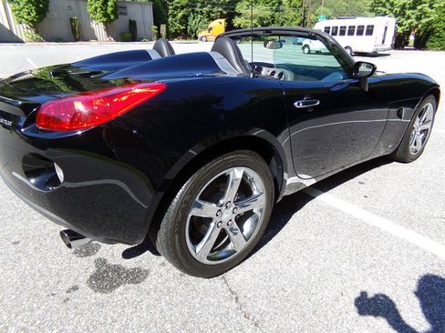 Used 2007 Pontiac Solstice Convertible w/ Premium Package RWD image 3