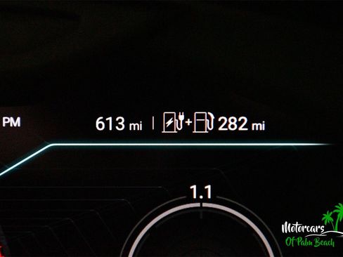 Used 2025 Lamborghini Urus SE image 32