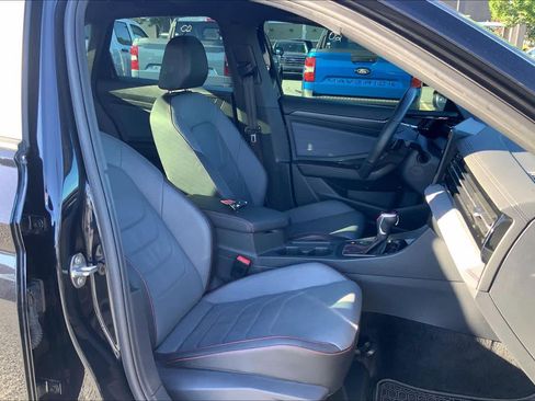 Used 2025 Volkswagen Jetta GLI Autobahn FWD image 9