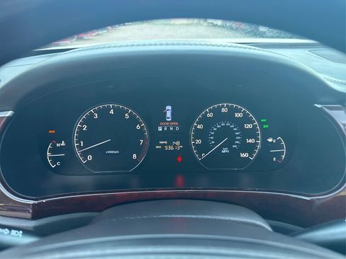 Used 2012 Hyundai Equus Signature RWD image 16