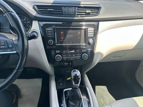 Used 2020 Nissan Rogue Sport SL FWD image 17