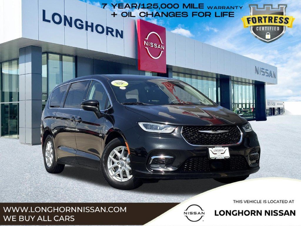 Used 2023 Chrysler Pacifica Touring-L FWD image 1