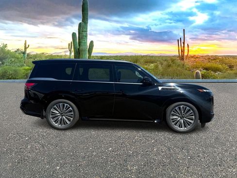 New 2026 INFINITI QX80 Luxe image 3