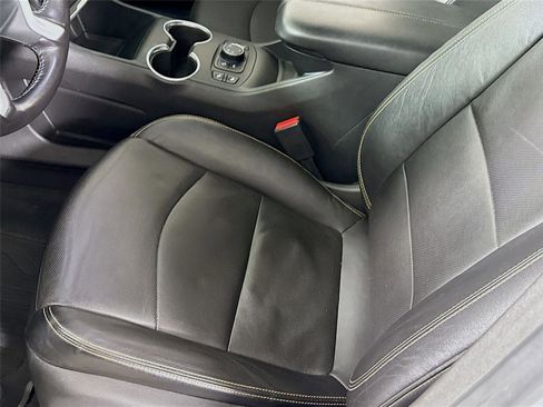 Used 2021 GMC Terrain SLT image 12