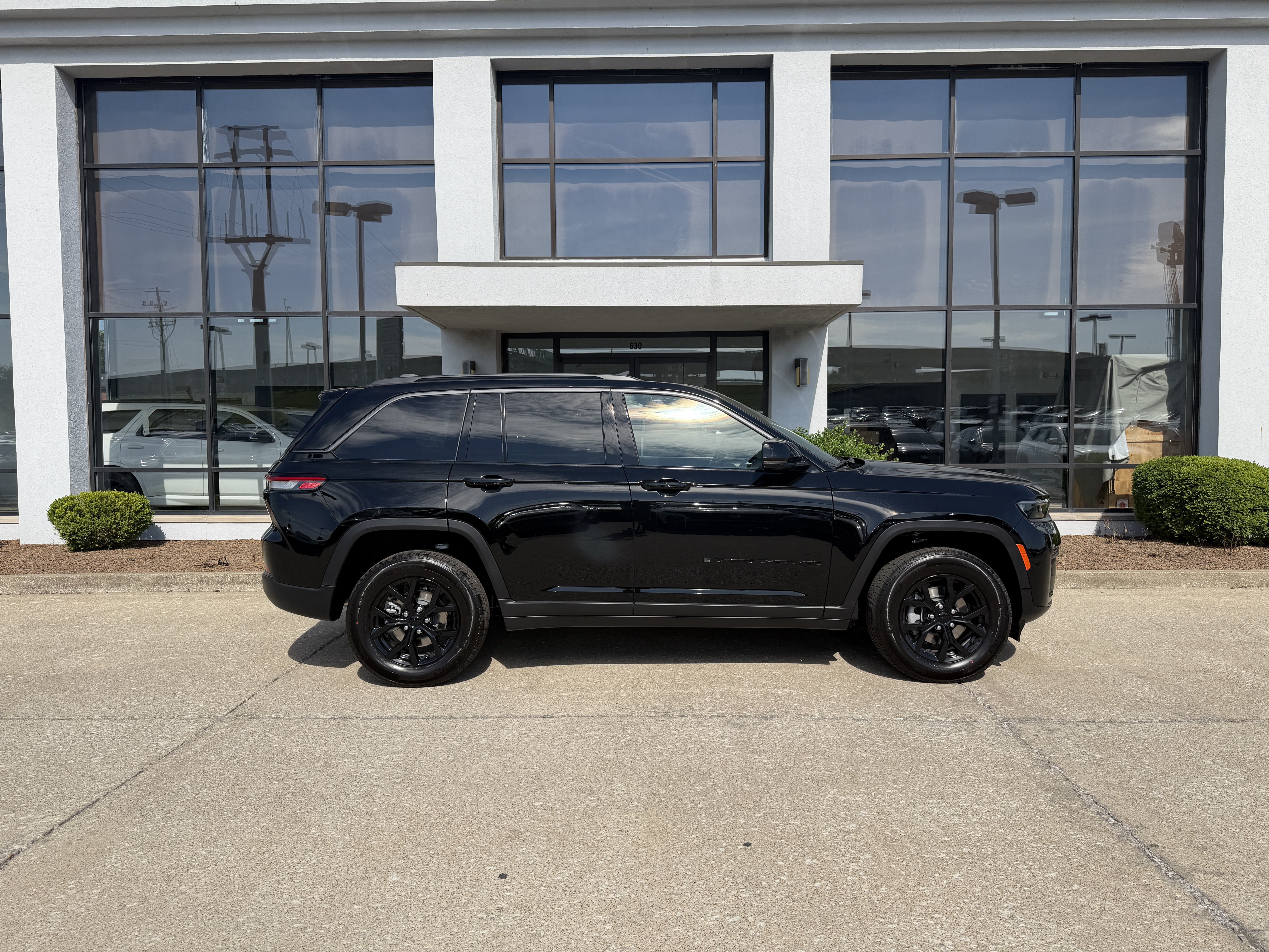 New 2026 Jeep Grand Cherokee Altitude AWD/4WD image 3