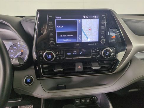 Used 2020 Toyota Highlander Limited AWD/4WD image 18