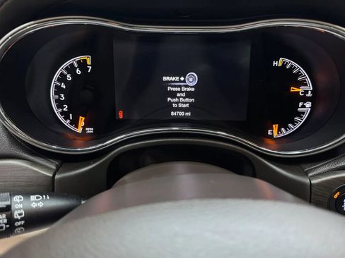 Used 2020 Jeep Grand Cherokee Overland AWD/4WD image 15