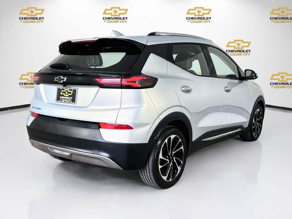 Used 2022 Chevrolet Bolt EUV Premier w/ Sun & Sound Package FWD image 8