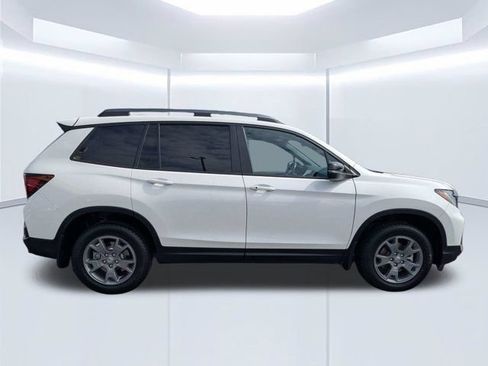 Used 2025 Honda Passport TrailSport image 3