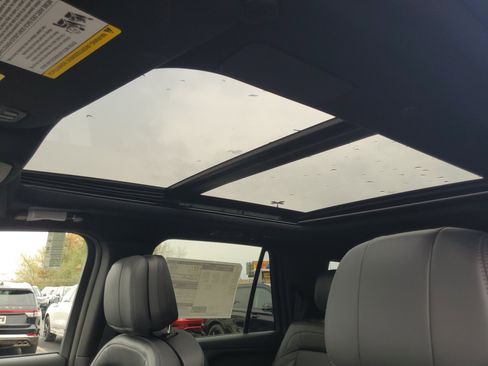 New 2026 Lincoln Navigator L Reserve image 11