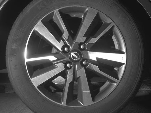 Used 2025 Nissan Versa SV FWD image 18