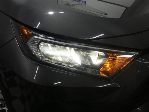 Used 2021 Toyota RAV4 XLE AWD/4WD image 15