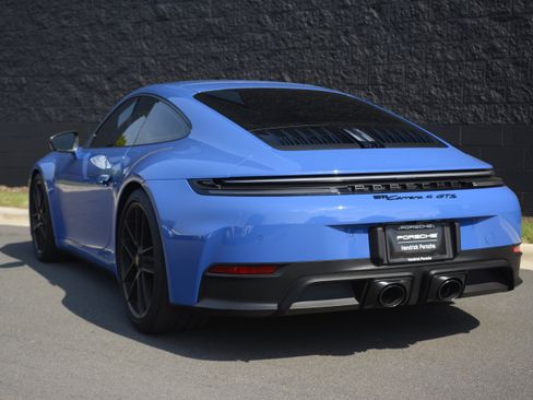 Certified 2025 Porsche 911 Carrera GTS RWD image 3