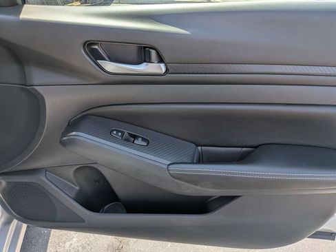 Used 2025 Nissan Altima 2.5 SV FWD image 29