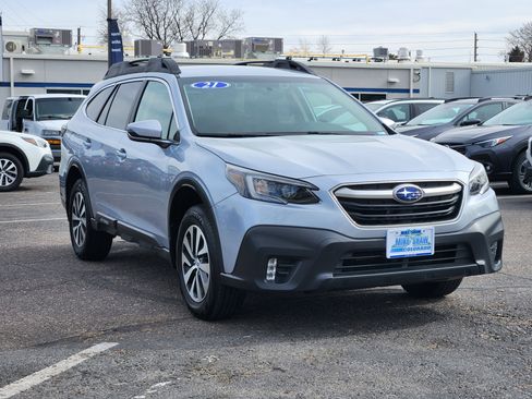 Used 2021 Subaru Outback Premium image 3