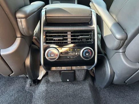 Used 2025 Land Rover Range Rover SE AWD/4WD image 14